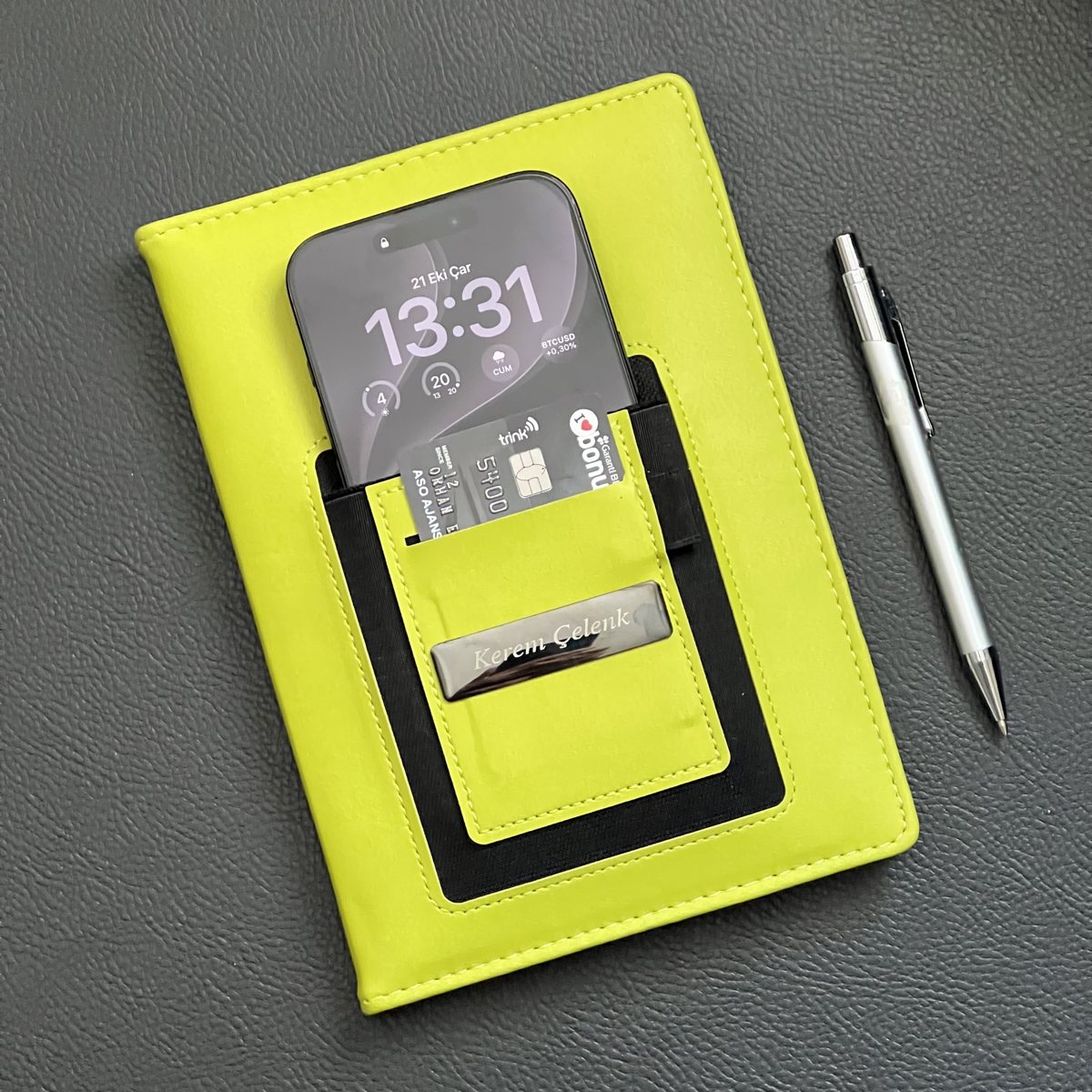 Telefon Ve Kart Cebi Dolu Isme özel Defter, Yanında Metal Kalem