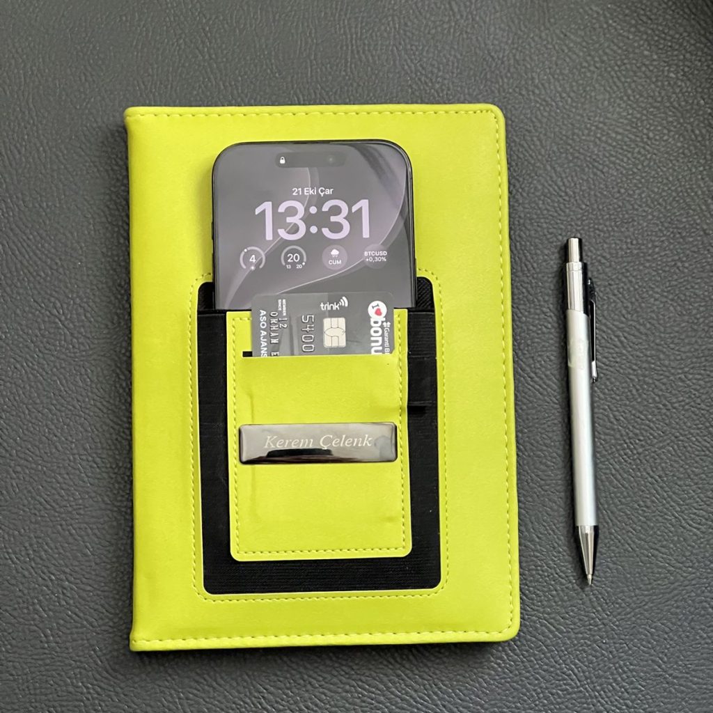 kisiye-ozel-defter-kalem-seti Kişiye özel defter kalem seti: telefon ve kart cepli defter ile lazer isim baskılı metal kalem